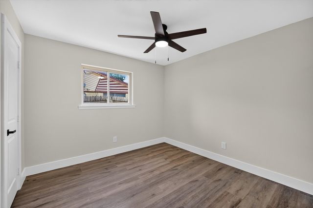 913 Russell Lane, Bedford, TX 76022