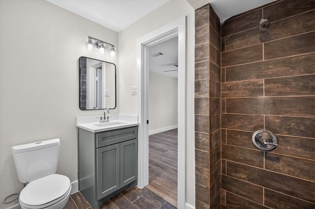 913 Russell Lane, Bedford, TX 76022