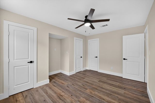 913 Russell Lane, Bedford, TX 76022