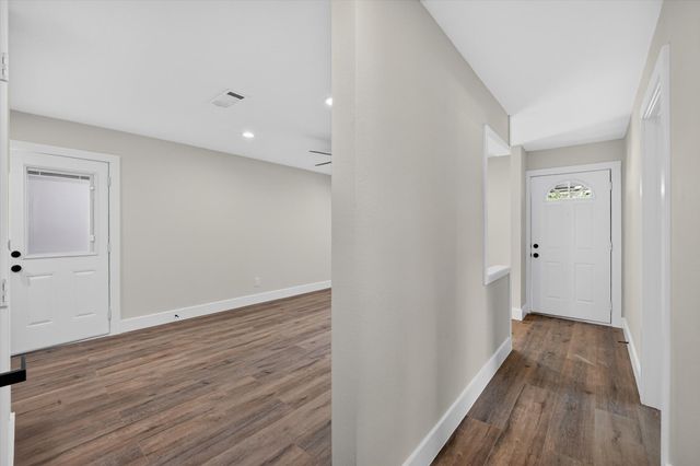 913 Russell Lane, Bedford, TX 76022