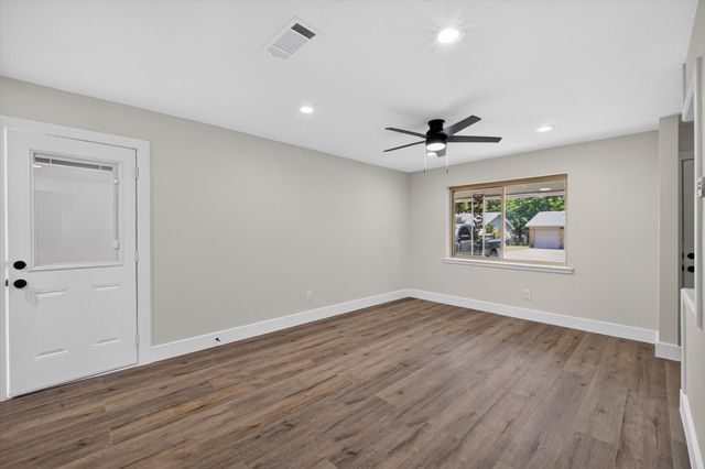 913 Russell Lane, Bedford, TX 76022