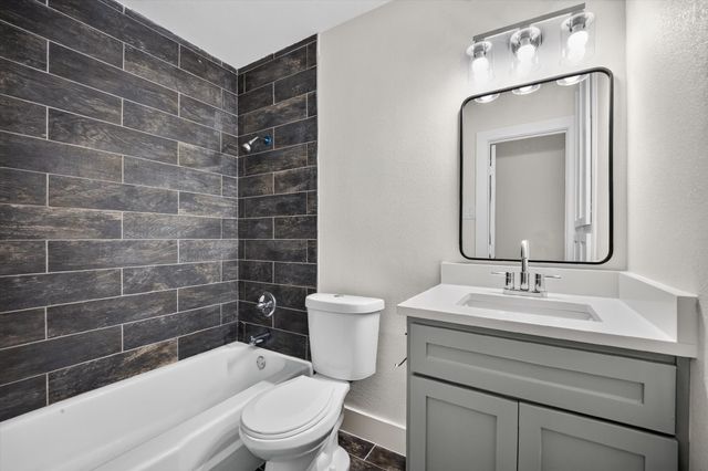 913 Russell Lane, Bedford, TX 76022