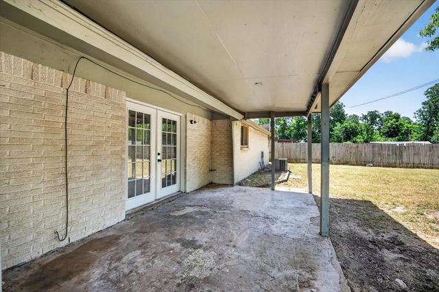 913 Russell Lane, Bedford, TX 76022