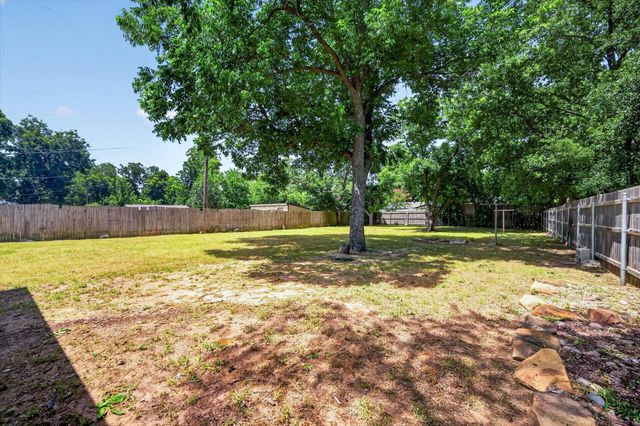 913 Russell Lane, Bedford, TX 76022