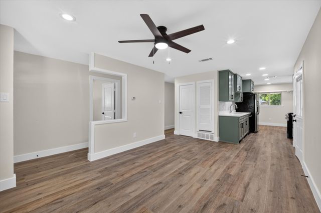 913 Russell Lane, Bedford, TX 76022