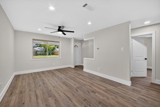 913 Russell Lane, Bedford, TX 76022