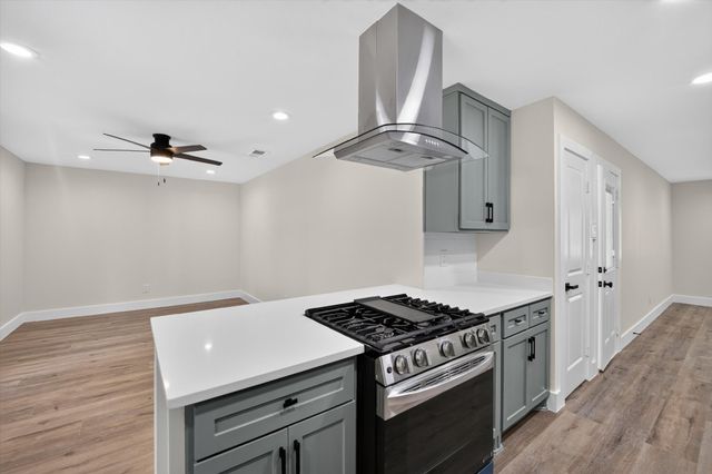 913 Russell Lane, Bedford, TX 76022