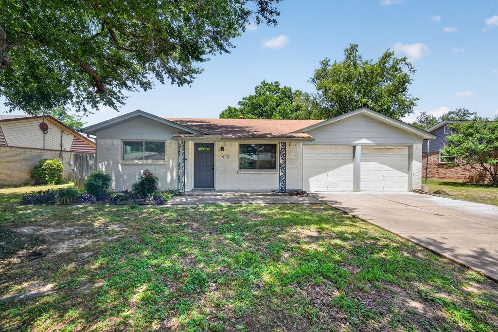 913 Russell Lane, Bedford, TX 76022