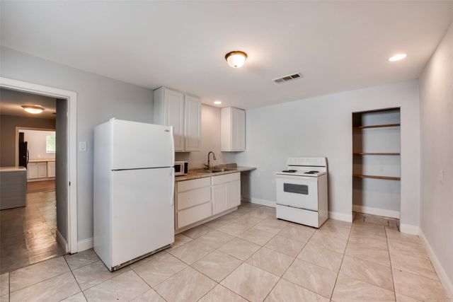219 Red Wing Drive, Dallas, TX 75241