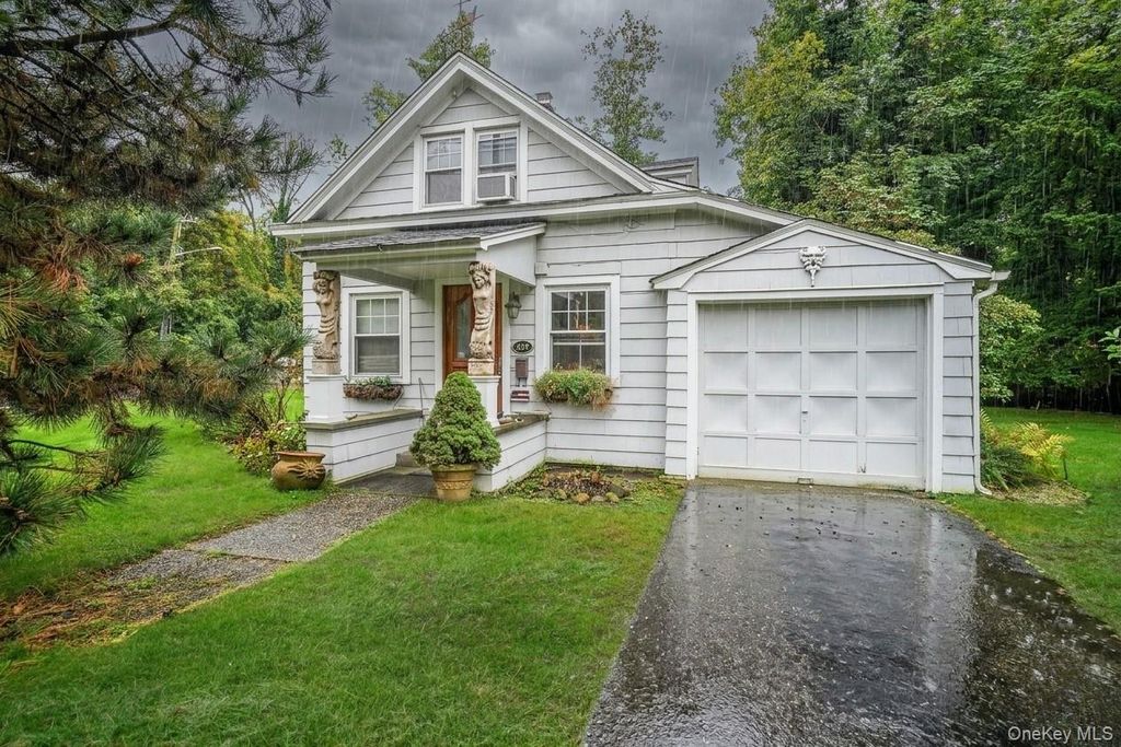 427 Park Avenue, Huntington, NY 11743