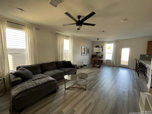 4684 VIA SONOMA TRL, Converse, TX 78109