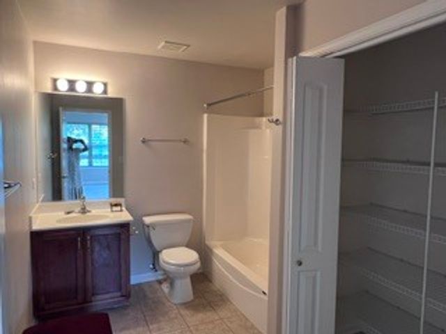 1038 Regent Drive, Matteson, IL 60443