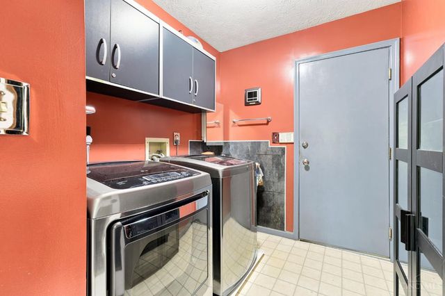 8042 Quail Meadow Lane, West Chester, OH 45069