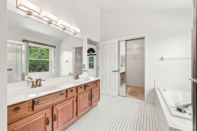 8042 Quail Meadow Lane, West Chester, OH 45069