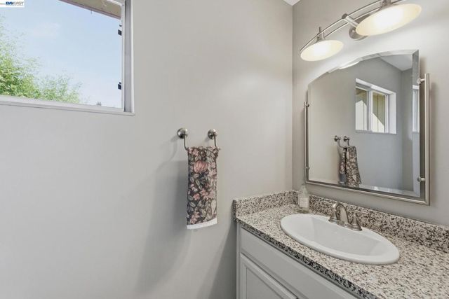 23004 Avis Ln, Hayward, CA 94541
