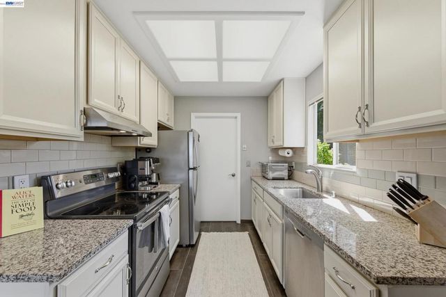 23004 Avis Ln, Hayward, CA 94541