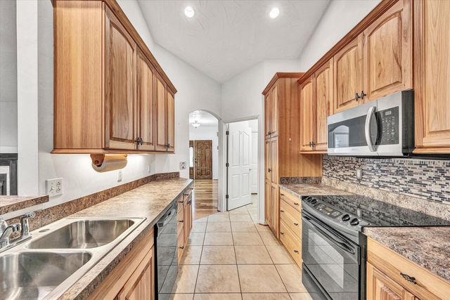 555 Greenway Landing PL, Vinton, VA 24179