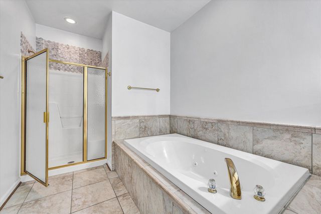 555 Greenway Landing PL, Vinton, VA 24179