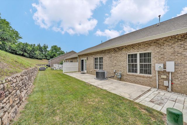 555 Greenway Landing PL, Vinton, VA 24179