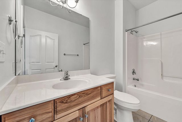 555 Greenway Landing PL, Vinton, VA 24179