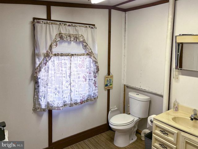 9766 VALLEY VIEW RD, Three Springs, PA 17264