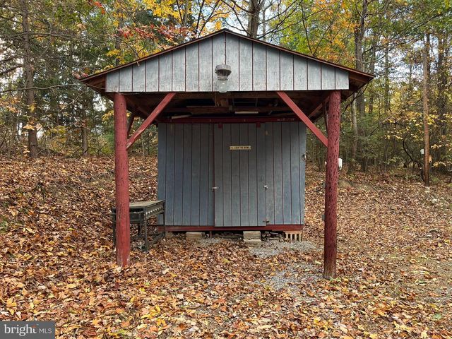 9766 VALLEY VIEW RD, Three Springs, PA 17264