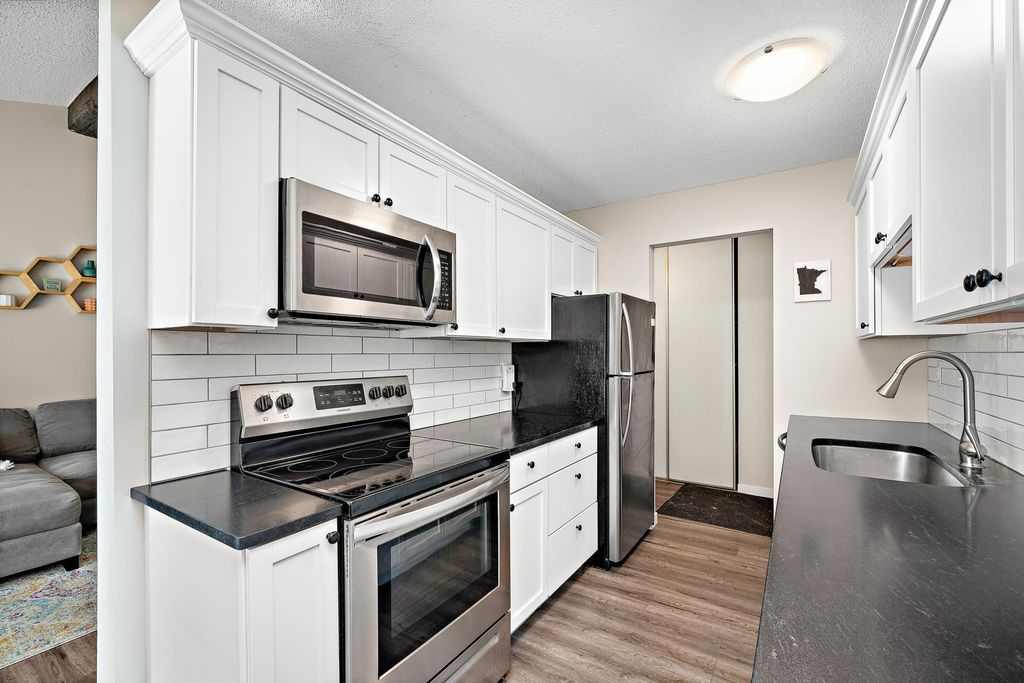 4618 Cedar Lake Road S 6, Saint Louis Park, MN 55416