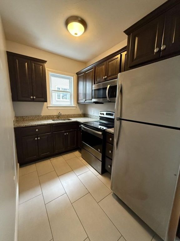 1043 North Main 1, Fall River, MA 02720