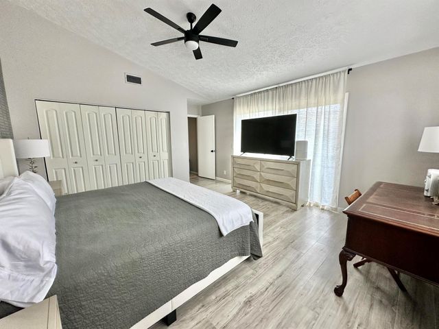 7405 SE Jamestown Terrace Bldg 17, Hobe Sound, FL 33455