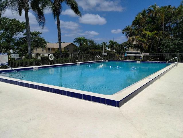 7405 SE Jamestown Terrace Bldg 17, Hobe Sound, FL 33455