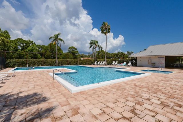 7405 SE Jamestown Terrace Bldg 17, Hobe Sound, FL 33455