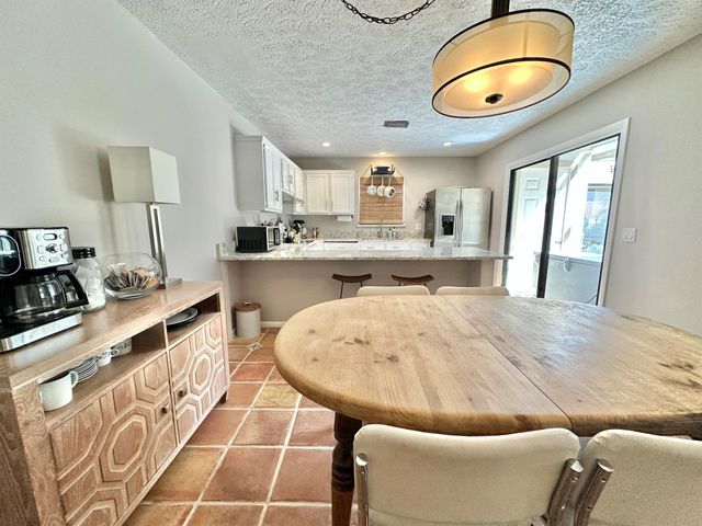 7405 SE Jamestown Terrace Bldg 17, Hobe Sound, FL 33455