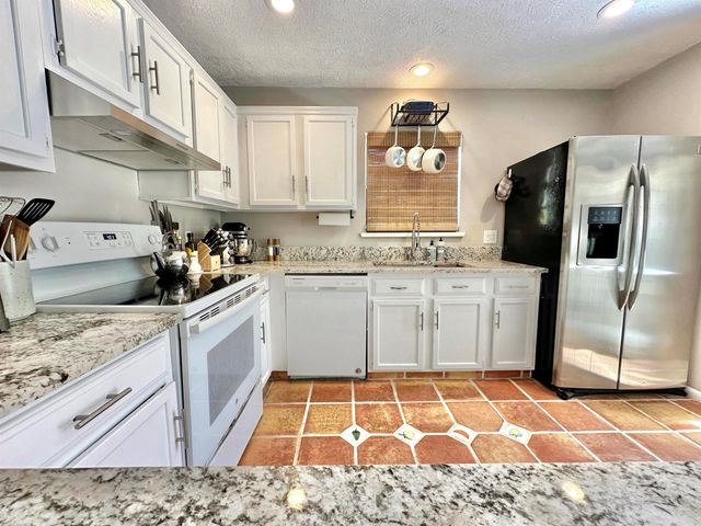 7405 SE Jamestown Terrace Bldg 17, Hobe Sound, FL 33455
