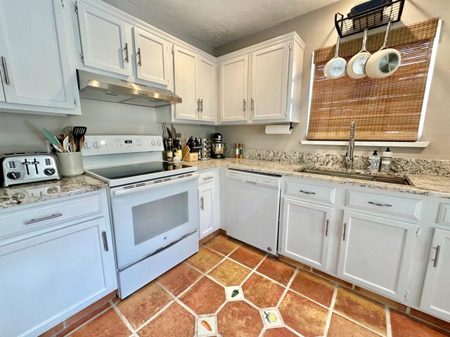 7405 SE Jamestown Terrace Bldg 17, Hobe Sound, FL 33455