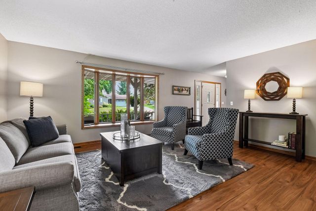 15385 Morraine Way, Eden Prairie, MN 55347