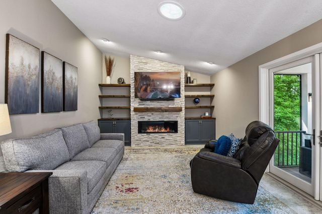 15385 Morraine Way, Eden Prairie, MN 55347