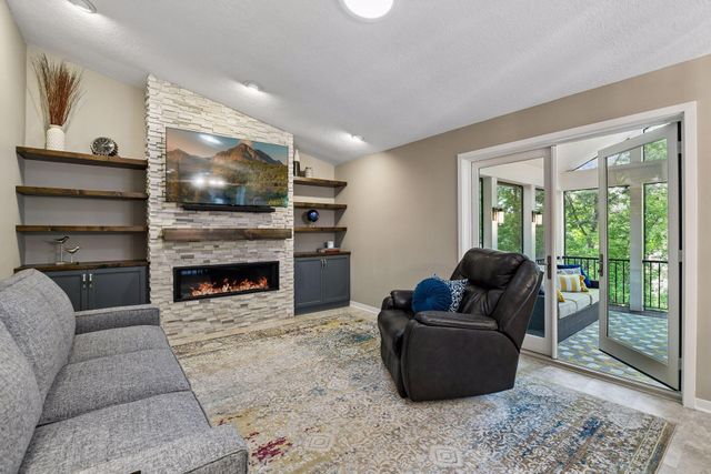 15385 Morraine Way, Eden Prairie, MN 55347