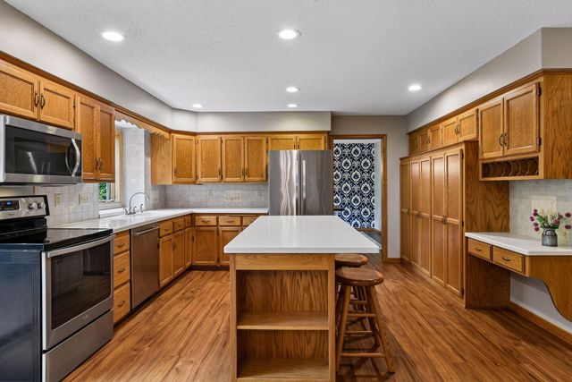 15385 Morraine Way, Eden Prairie, MN 55347