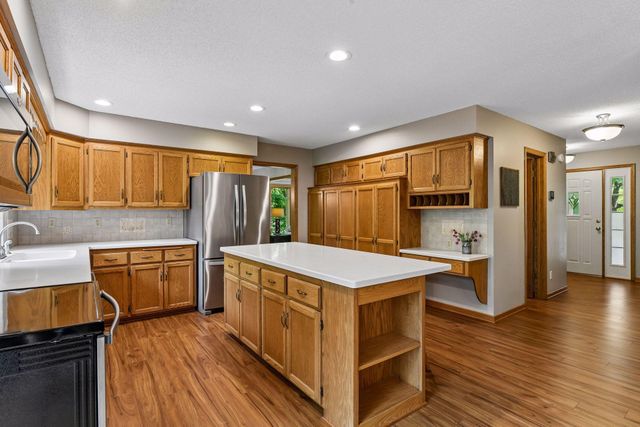 15385 Morraine Way, Eden Prairie, MN 55347