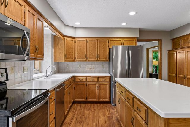15385 Morraine Way, Eden Prairie, MN 55347
