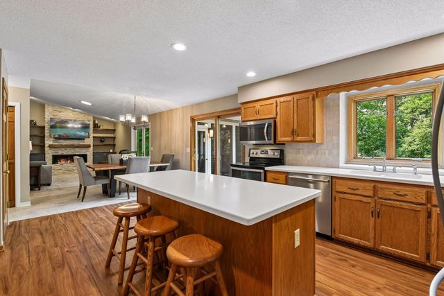 15385 Morraine Way, Eden Prairie, MN 55347
