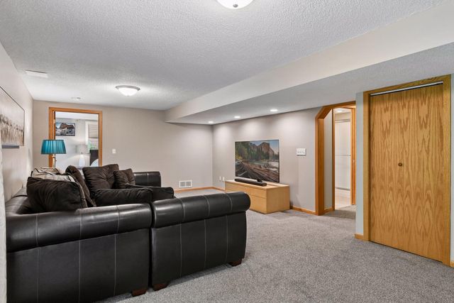 15385 Morraine Way, Eden Prairie, MN 55347