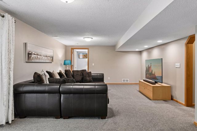 15385 Morraine Way, Eden Prairie, MN 55347
