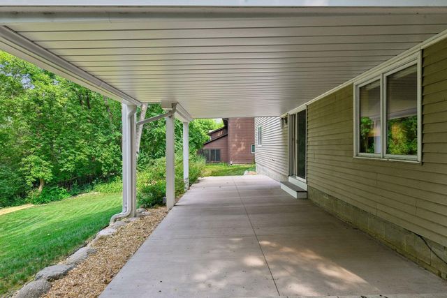 15385 Morraine Way, Eden Prairie, MN 55347