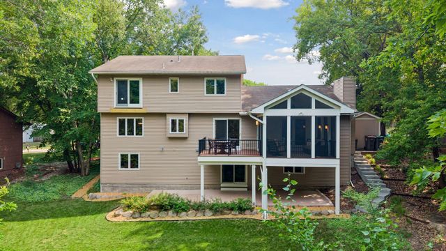 15385 Morraine Way, Eden Prairie, MN 55347