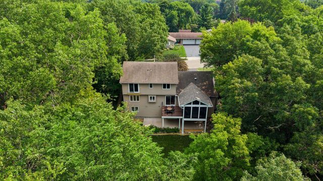 15385 Morraine Way, Eden Prairie, MN 55347
