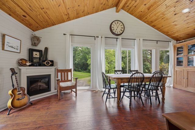1125 Porter Rd, Burns, TN 37029