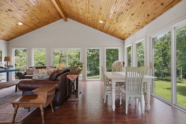 1125 Porter Rd, Burns, TN 37029
