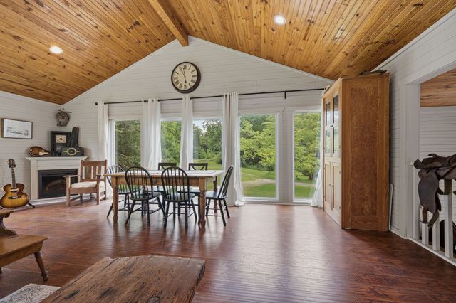1125 Porter Rd, Burns, TN 37029