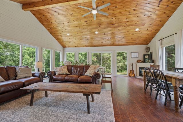 1125 Porter Rd, Burns, TN 37029